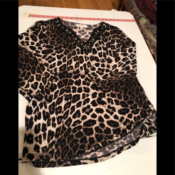 Adrienne Vittadini size XL leopard print  V-neck loose cut w/ Rhinestone details - Picture 2 of 6